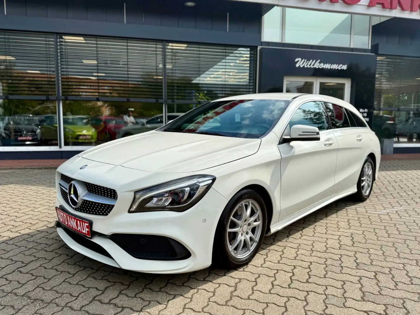 Mercedes-Benz CLA 200 Shooting Brake AMG LED Automatik Weiß - 2