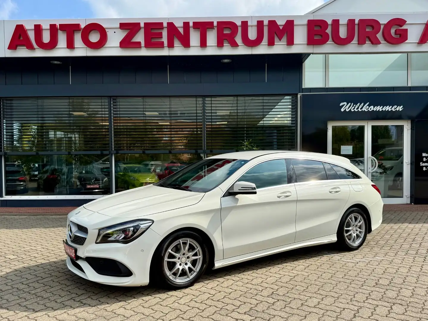 Mercedes-Benz CLA 200 Shooting Brake AMG LED Automatik Weiß - 1