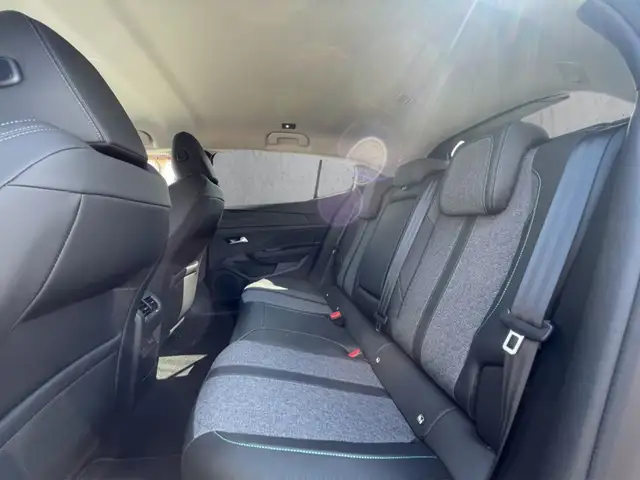 Peugeot 408 view 8
