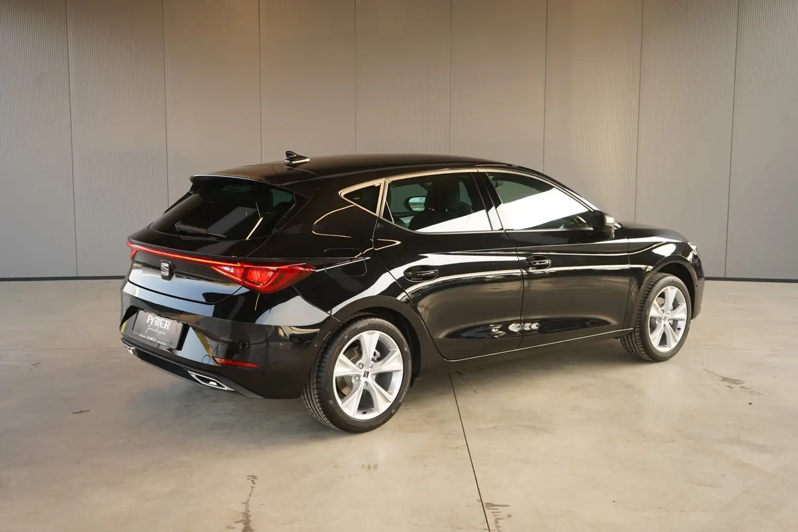 SEAT Leon FR Edition 1.5 TSI 115 PS Schwarz - 2