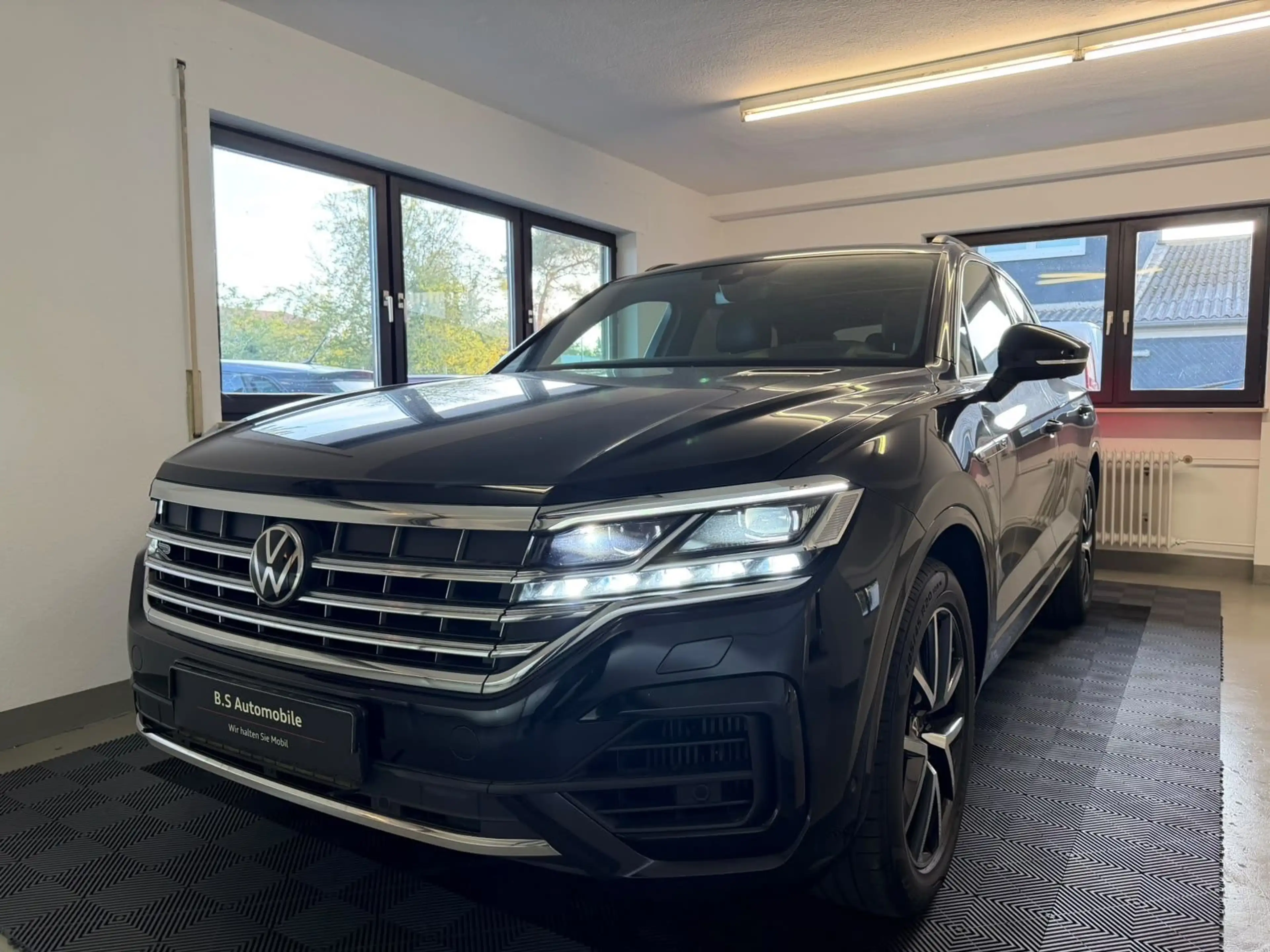 Volkswagen Touareg 3.0 TSI R-Line 4Motion Vollausstattung — photo 4