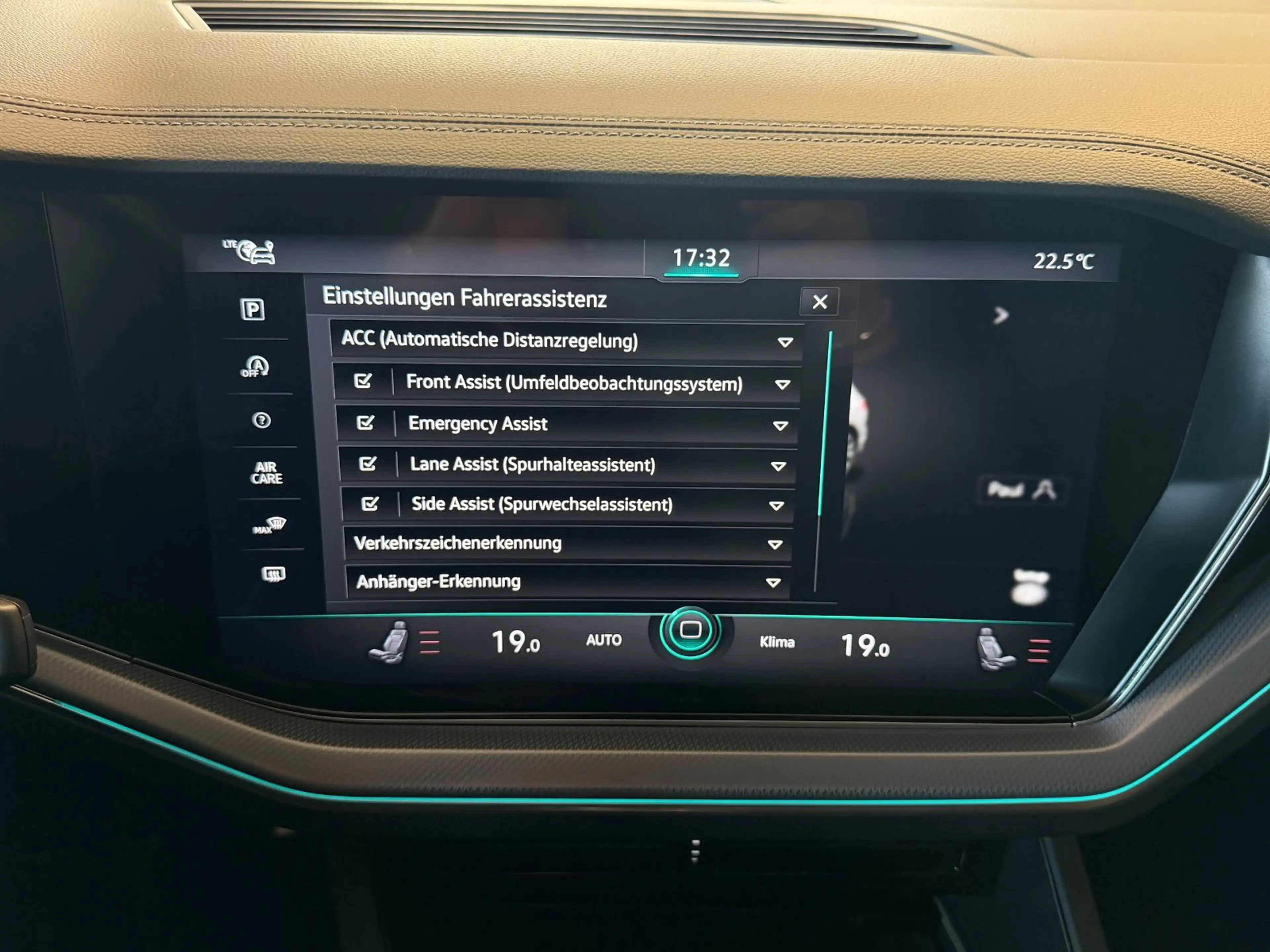 Volkswagen Touareg 3.0 TSI R-Line 4Motion Vollausstattung — photo 11