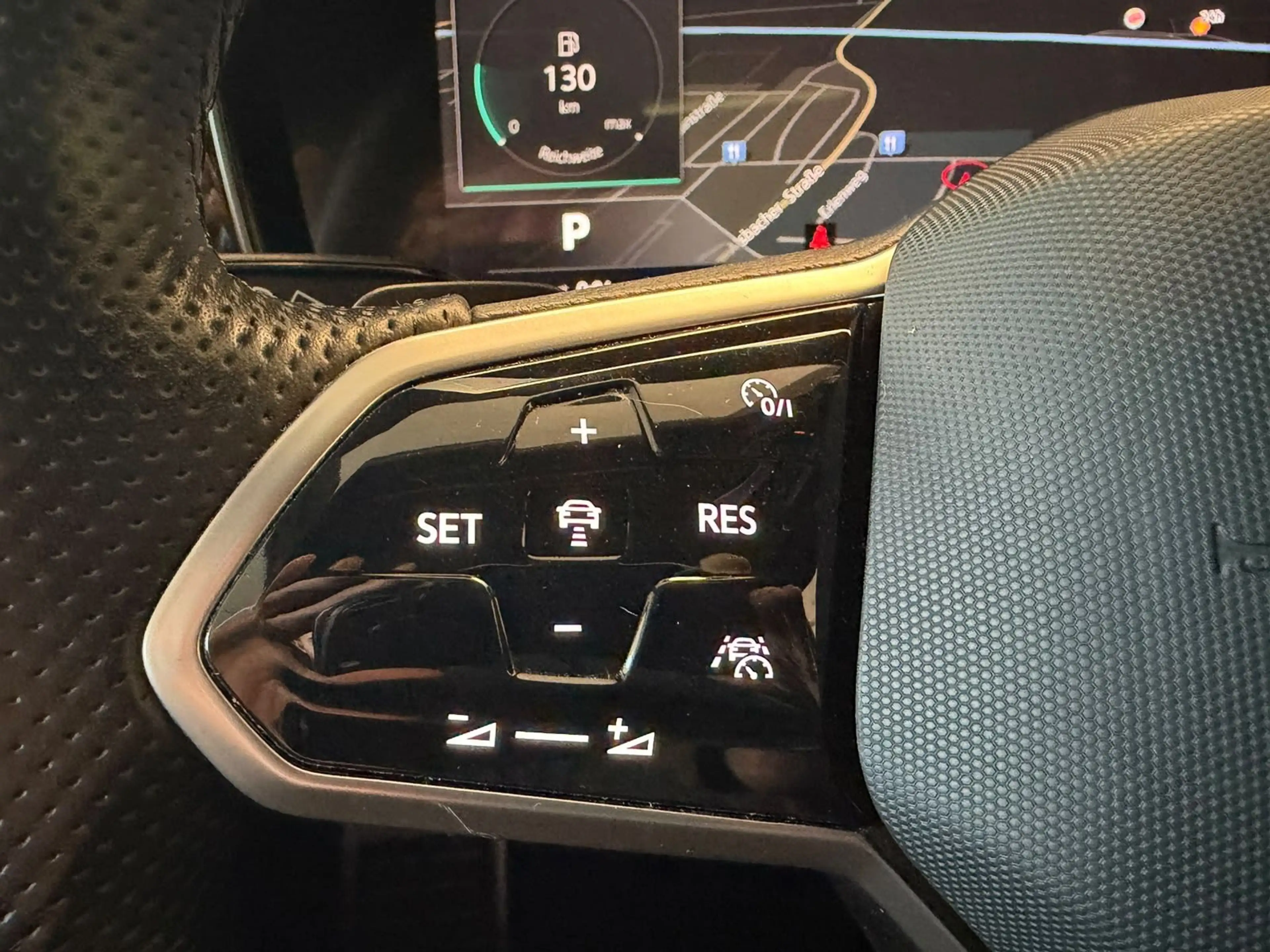 Volkswagen Touareg 3.0 TSI R-Line 4Motion Vollausstattung — photo 15