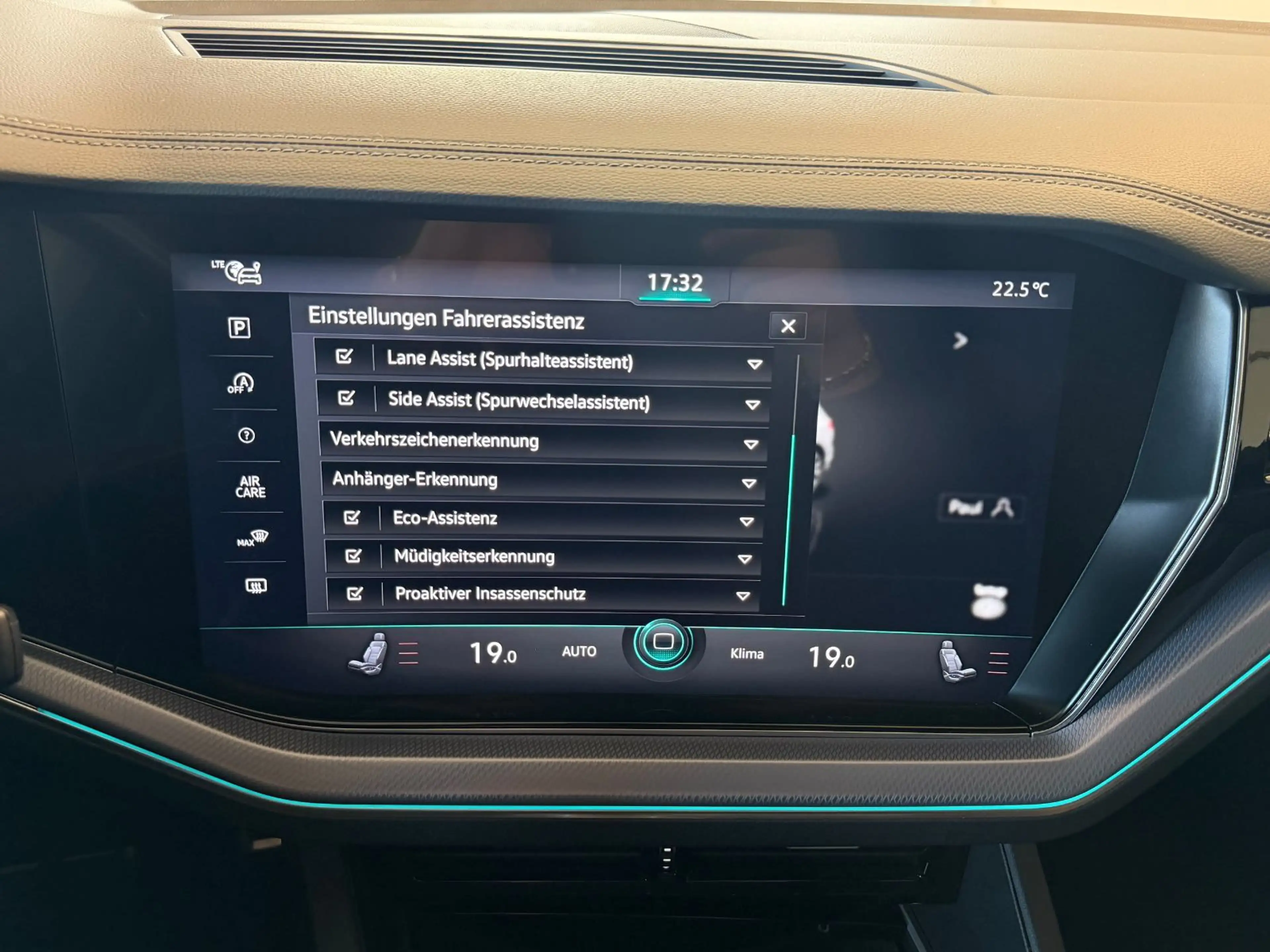 Volkswagen Touareg 3.0 TSI R-Line 4Motion Vollausstattung — photo 10