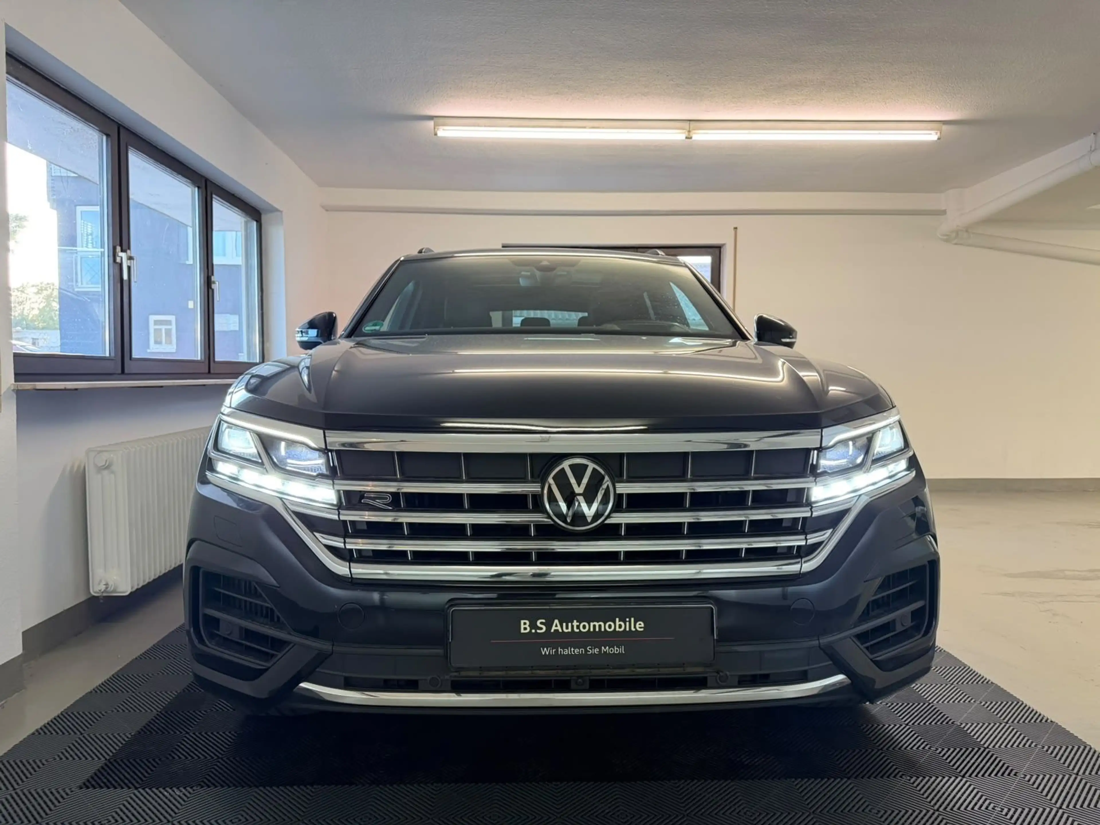 Volkswagen Touareg 3.0 TSI R-Line 4Motion Vollausstattung — photo 3