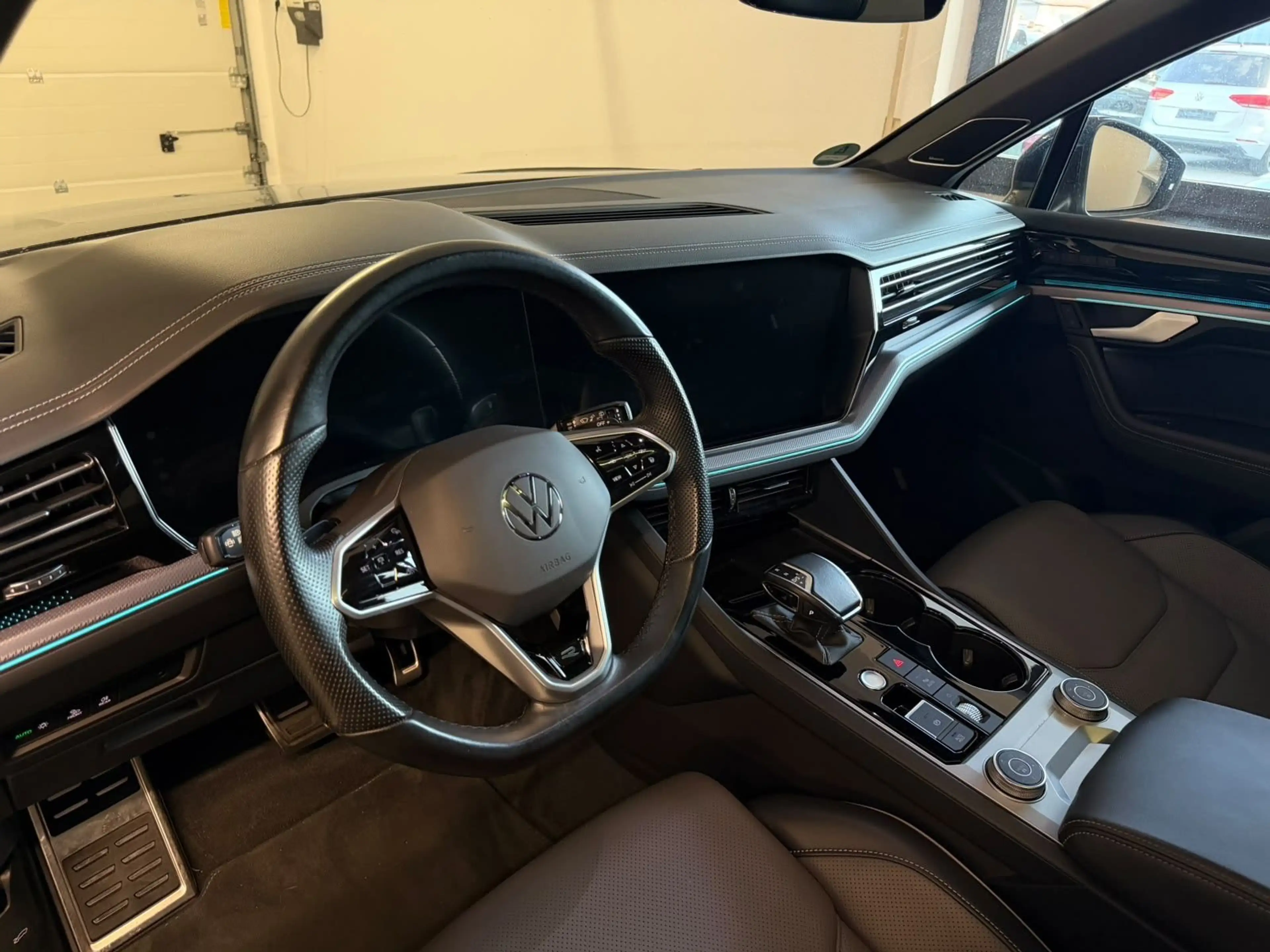 Volkswagen Touareg 3.0 TSI R-Line 4Motion Vollausstattung — photo 7