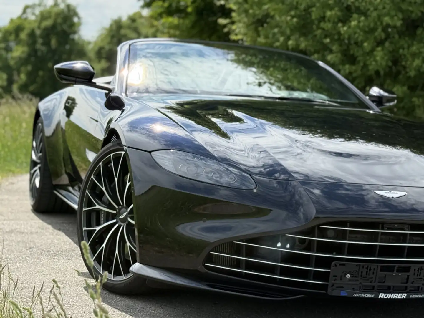 Aston Martin V8 Roadster   Ultramarine Black   MwSt. Negro - 2
