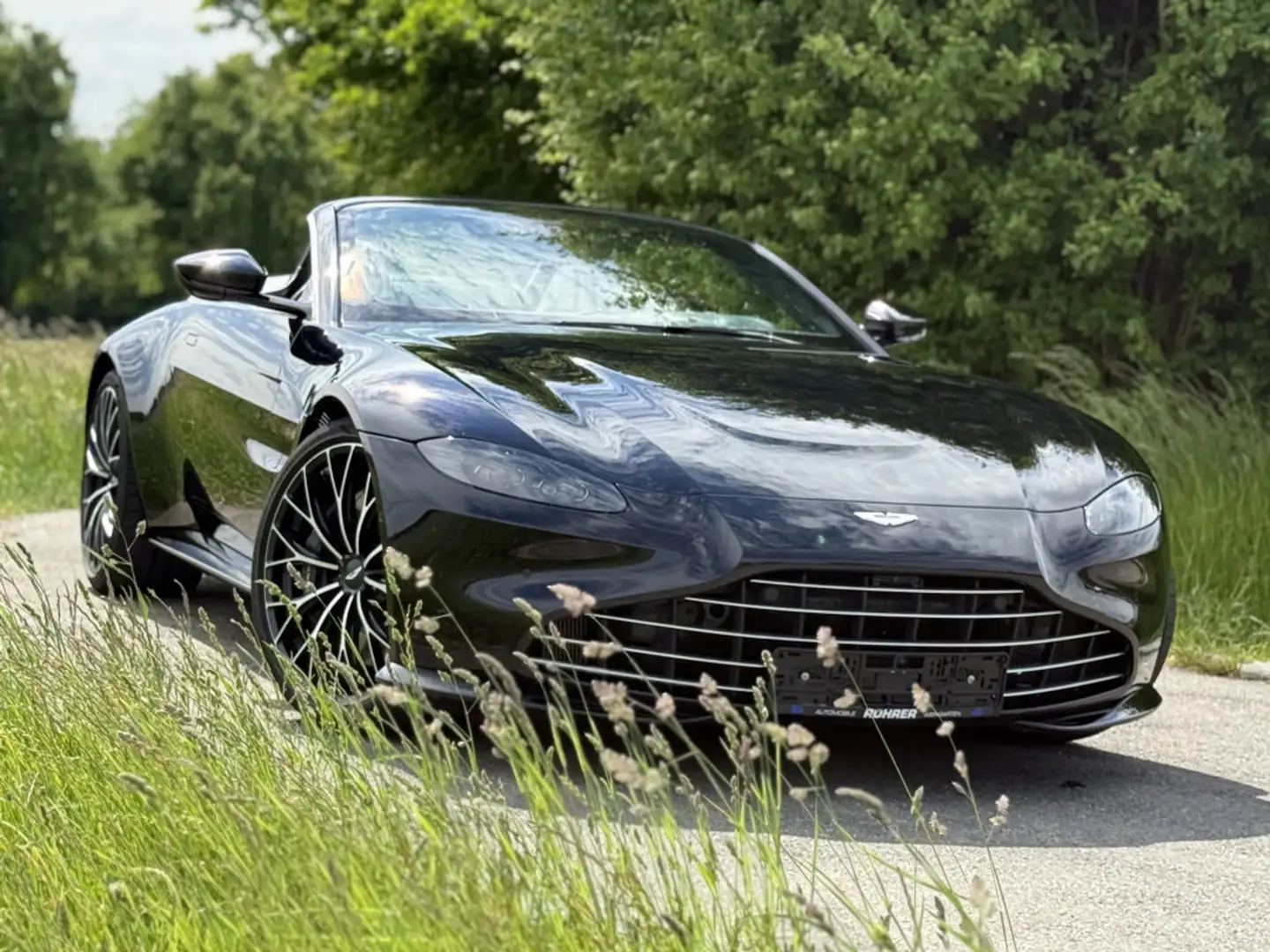 Aston Martin V8 Roadster   Ultramarine Black   MwSt. Negro - 1