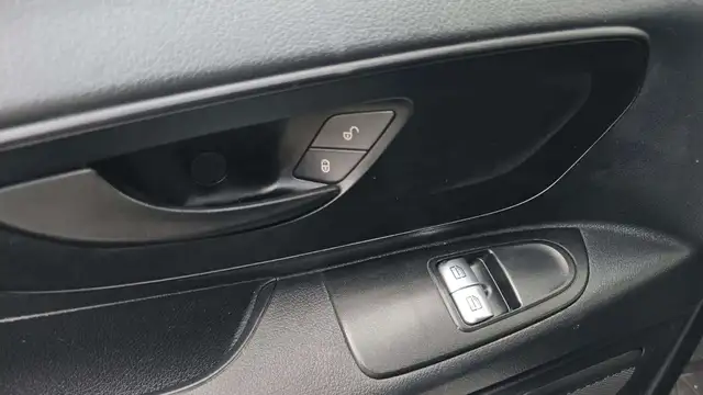 Mercedes-Benz Vito view 11
