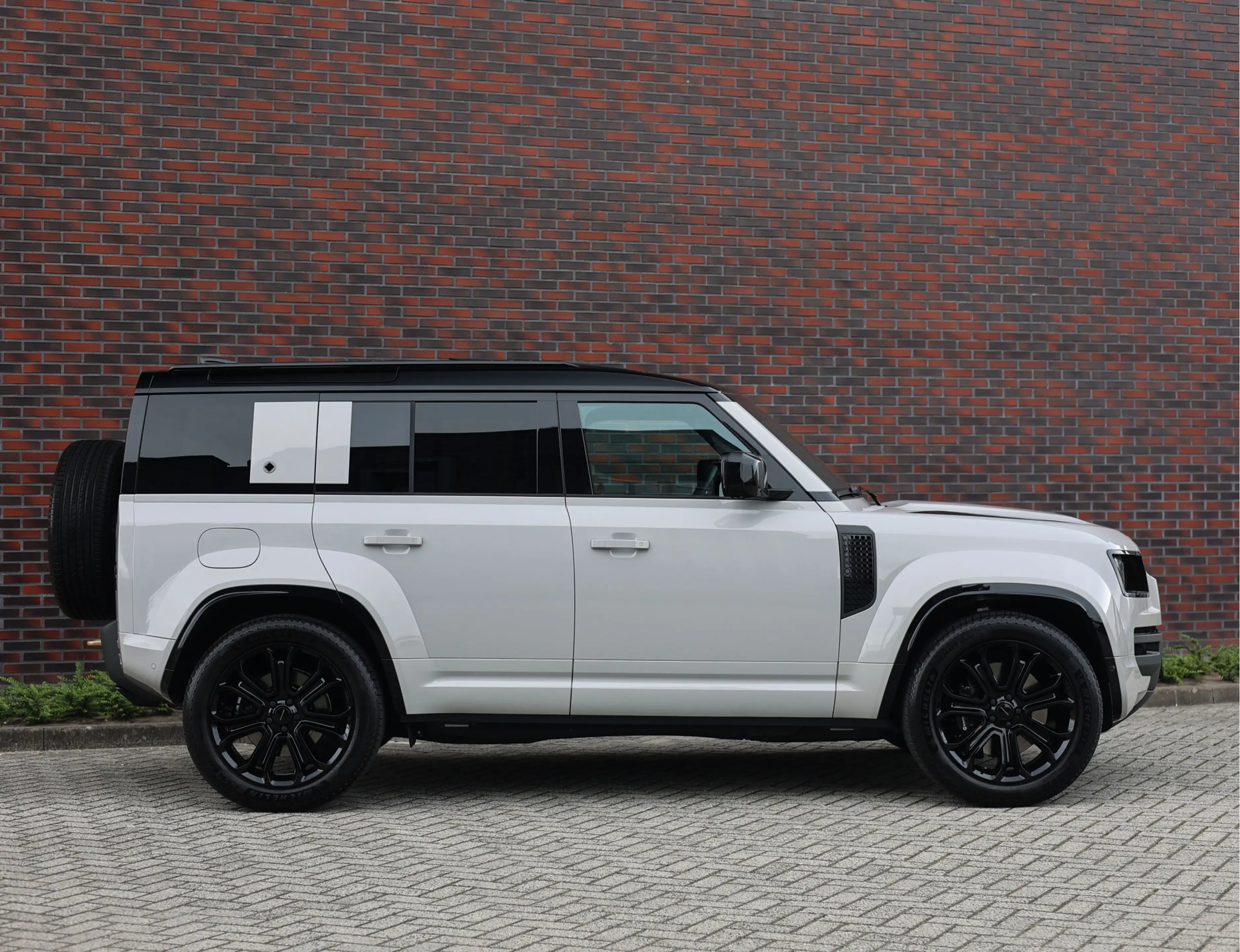 Land Rover Defender P635 OCTA | Pano - Trekhaak - Meridian — photo 14