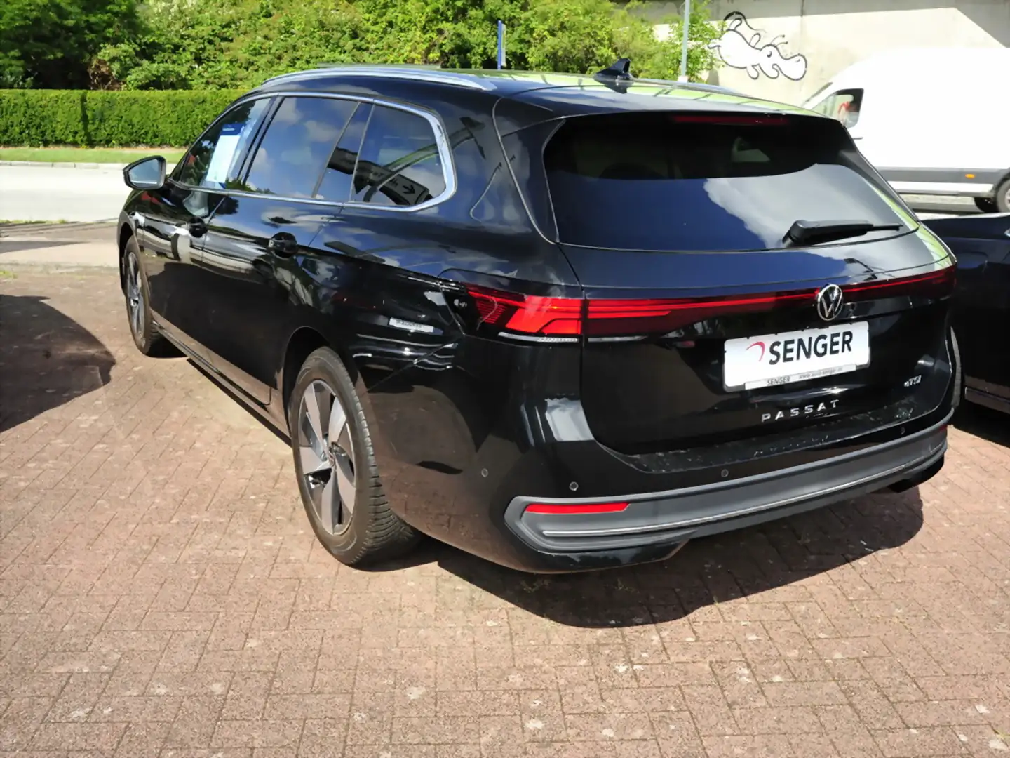 Volkswagen Passat Variant 1.5 TSI Business DSG Navi AHK LED Schwarz - 2