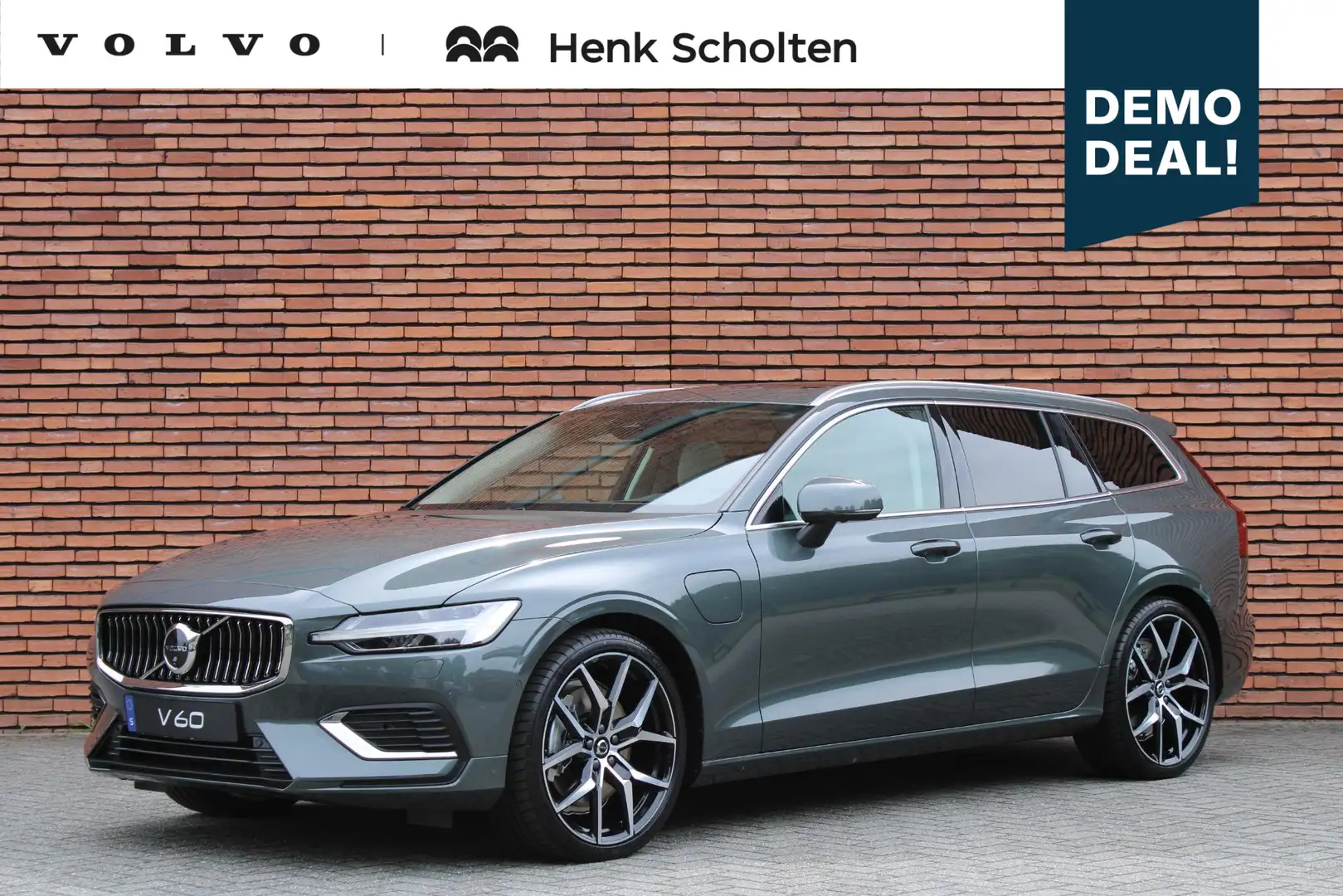 Volvo V60 T8 Plug-in hybrid AWD Ultra Bright | 20 inch Poles Groen - 1