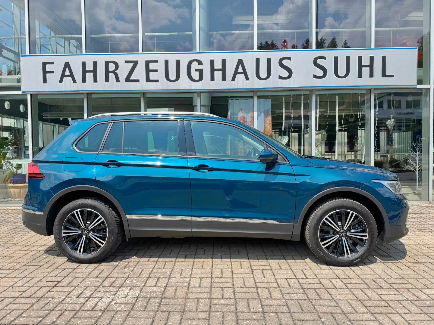Volkswagen Tiguan Life 4Motion AHZV LED 1.Hand 4x Sitzhzg. Bleu - 2
