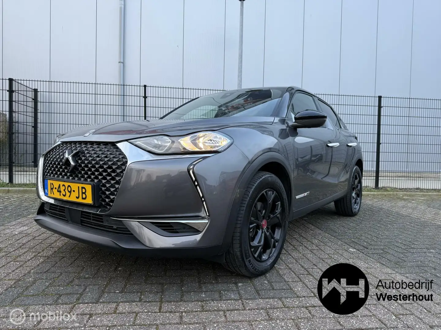 DS Automobiles DS 3 Crossback 1.2 PureTech Performance Line+ Fabrieksgarantie Ke Grijs - 2