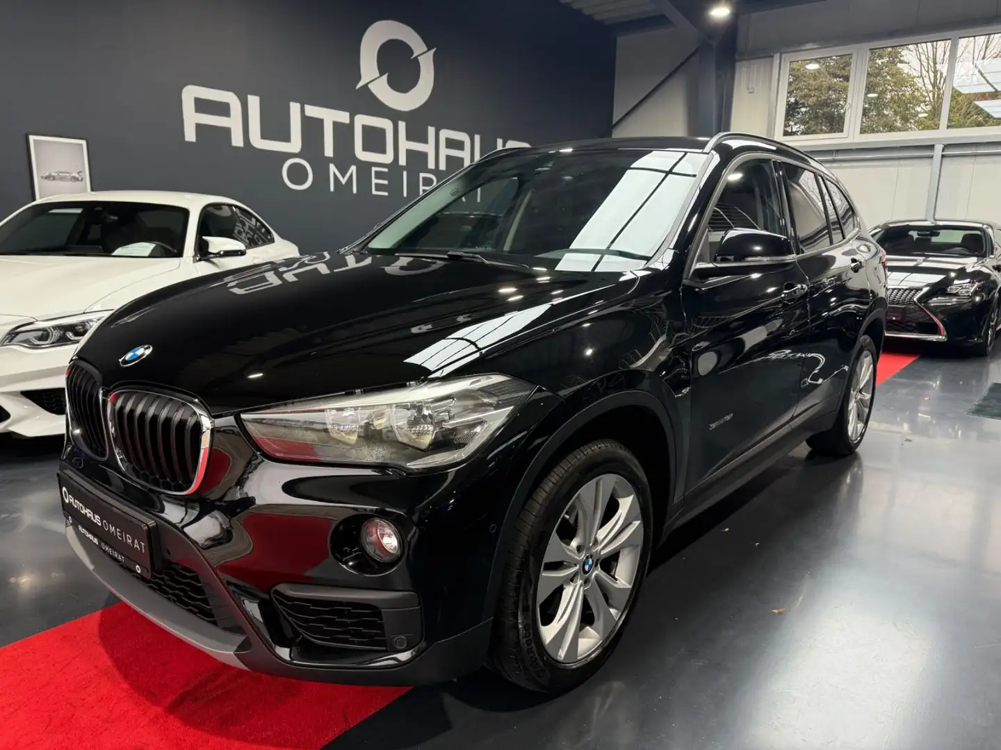 BMW X1 sDrive 18 I/1-Hand/Automatik/Navi/Klima/PDC Negro - 1
