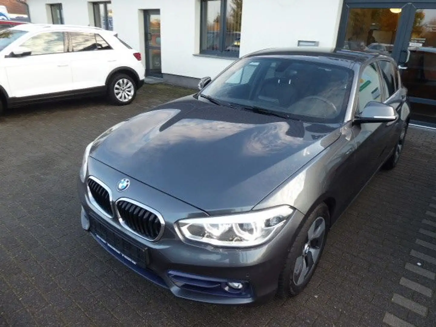 BMW 116 d Efficient Dynamics Sport Line Grau - 2