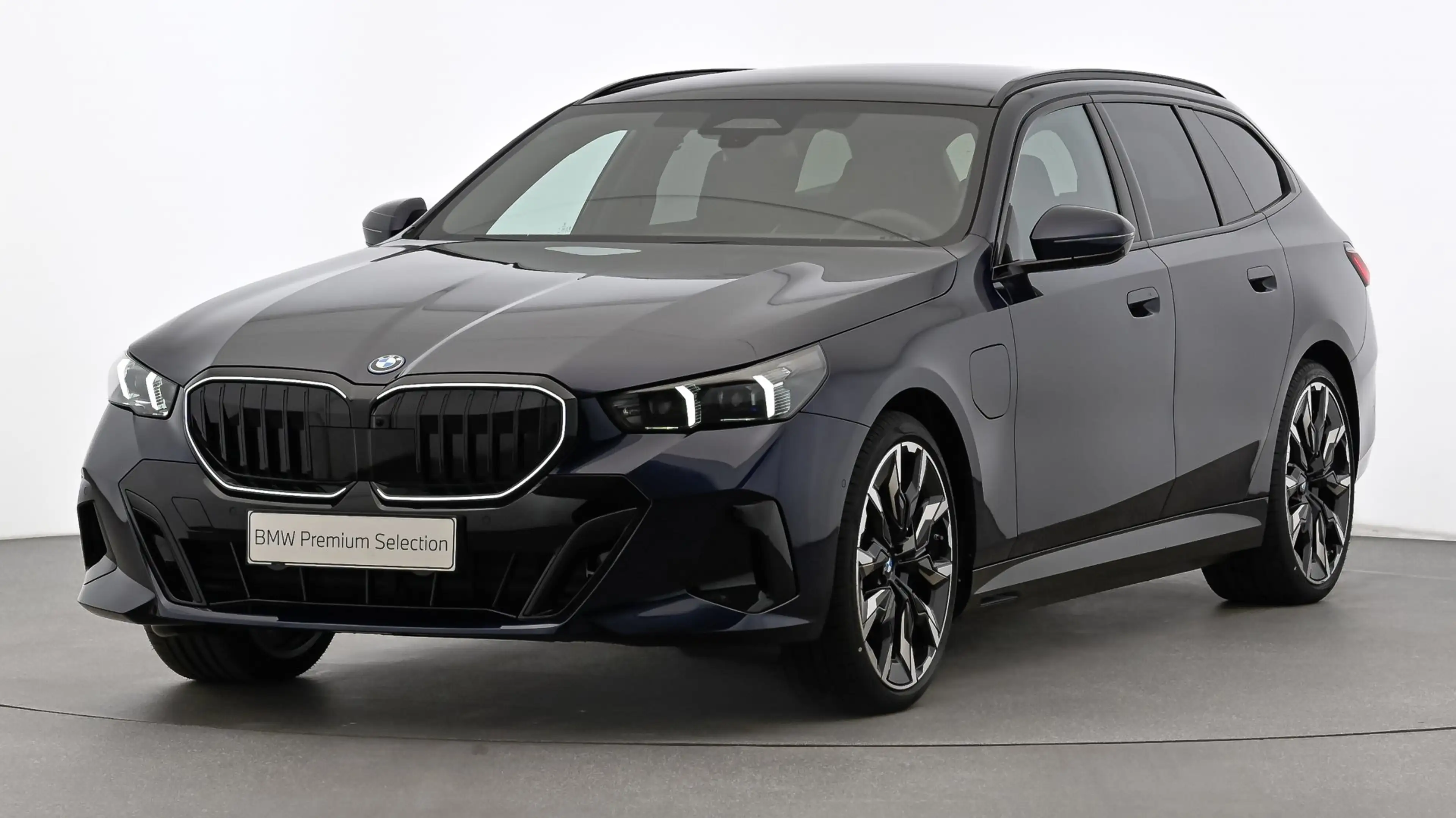 BMW 550 e xDrive — photo 2