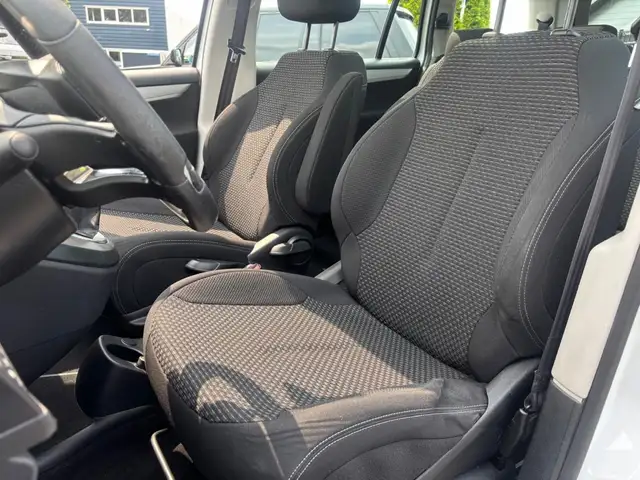 Citroen Grand C4 Picasso view 11