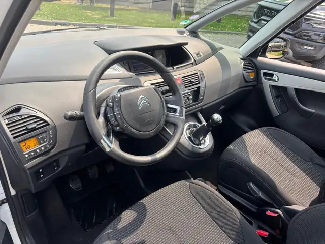 Citroen Grand C4 Picasso view 10