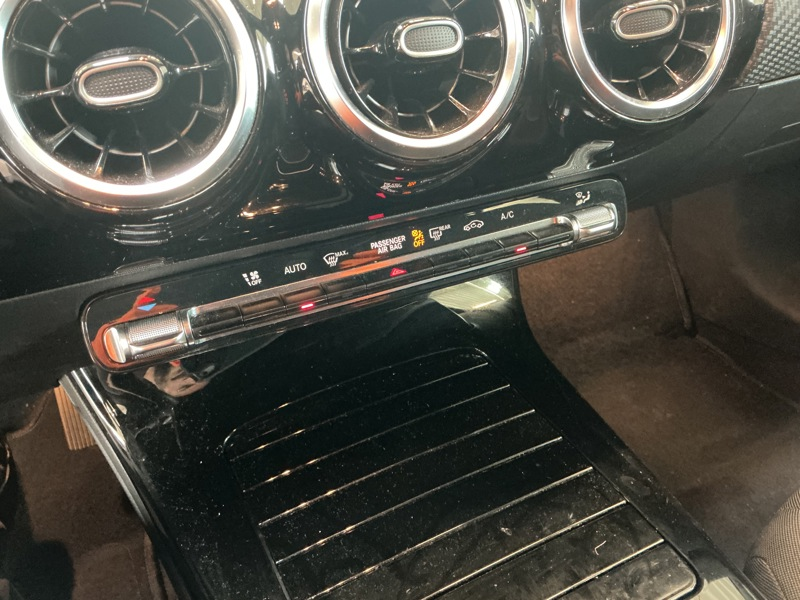 Mercedes-Benz CLA 180 SB Luxury Line — photo 14