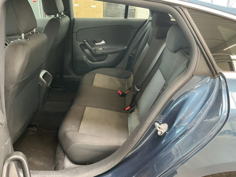 Mercedes-Benz CLA 180 SB Luxury Line — photo 8