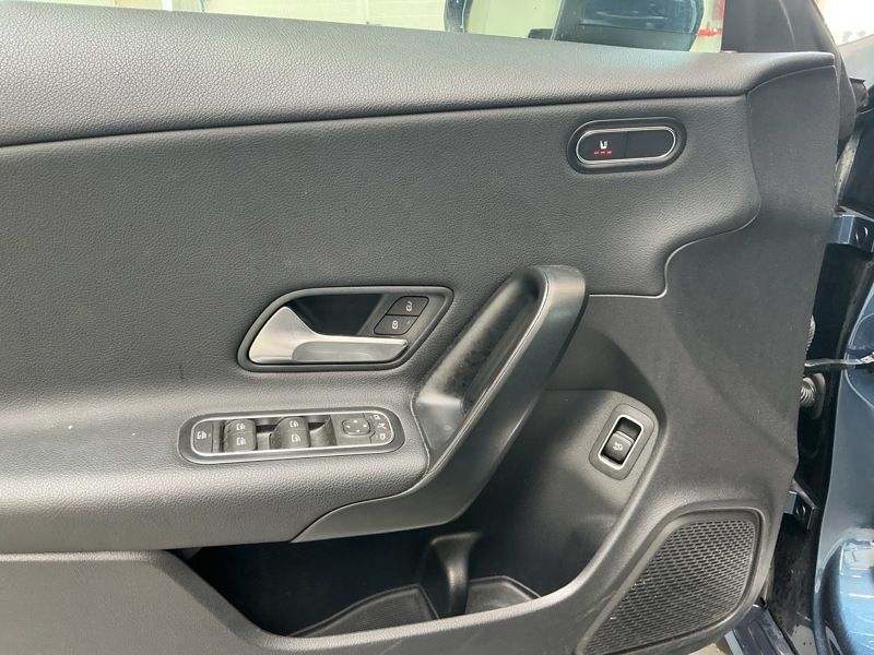Mercedes-Benz CLA 180 SB Luxury Line — photo 10
