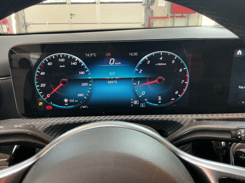 Mercedes-Benz CLA 180 SB Luxury Line — photo 22