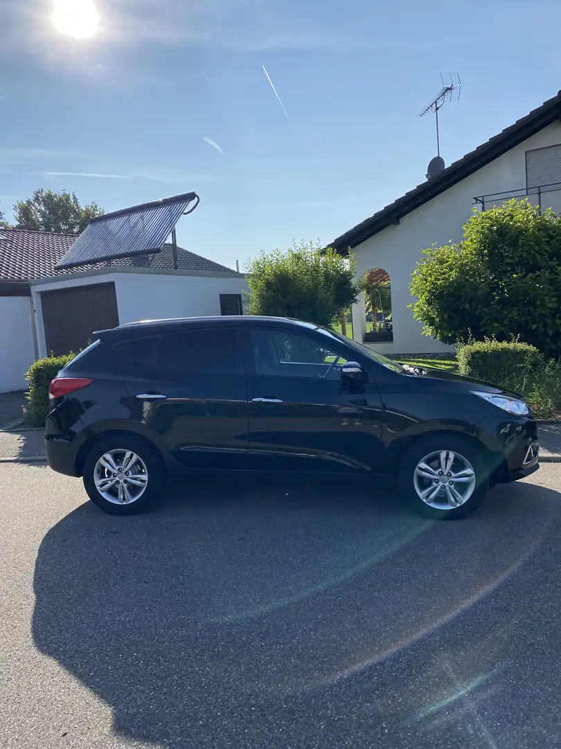Hyundai iX35 2.0 CRDi 4WD Automatik Premium Schwarz - 1