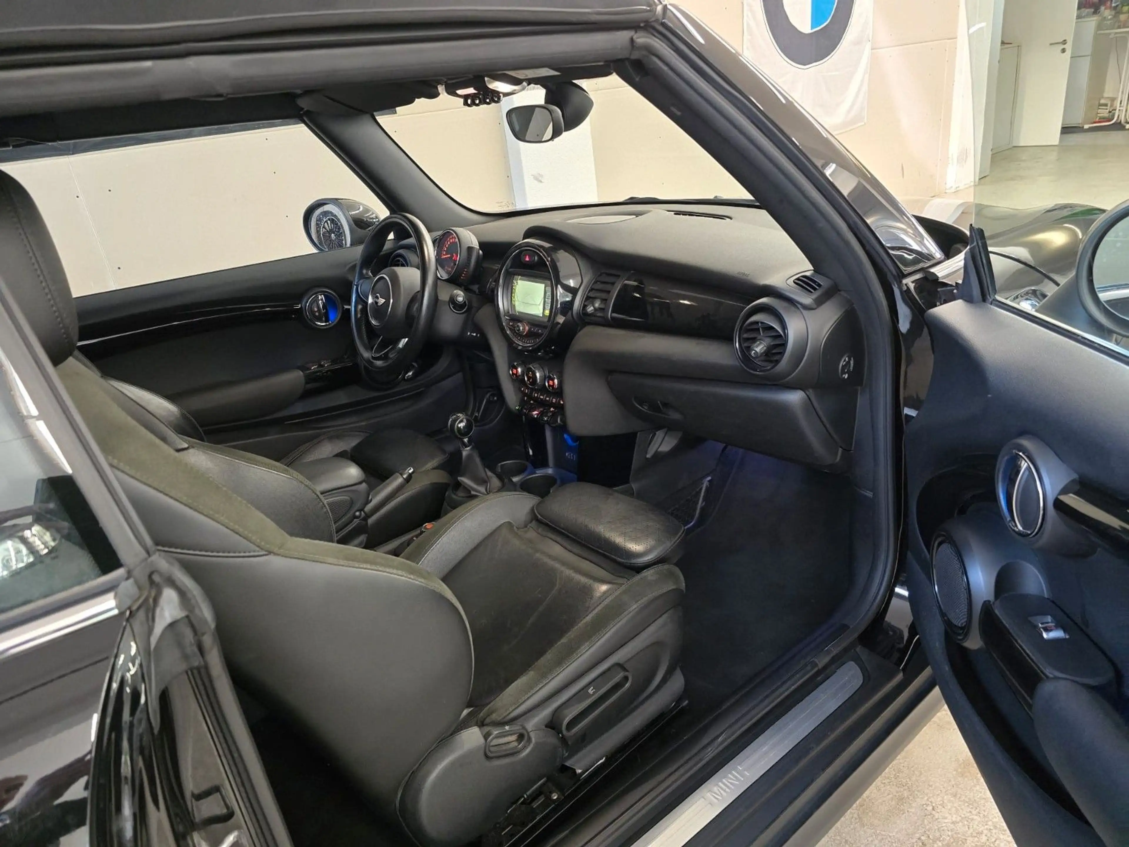 MINI One Cabrio *LEDER*PDC*R.KAMERA*LM*PEPPER*1.Hd — photo 4