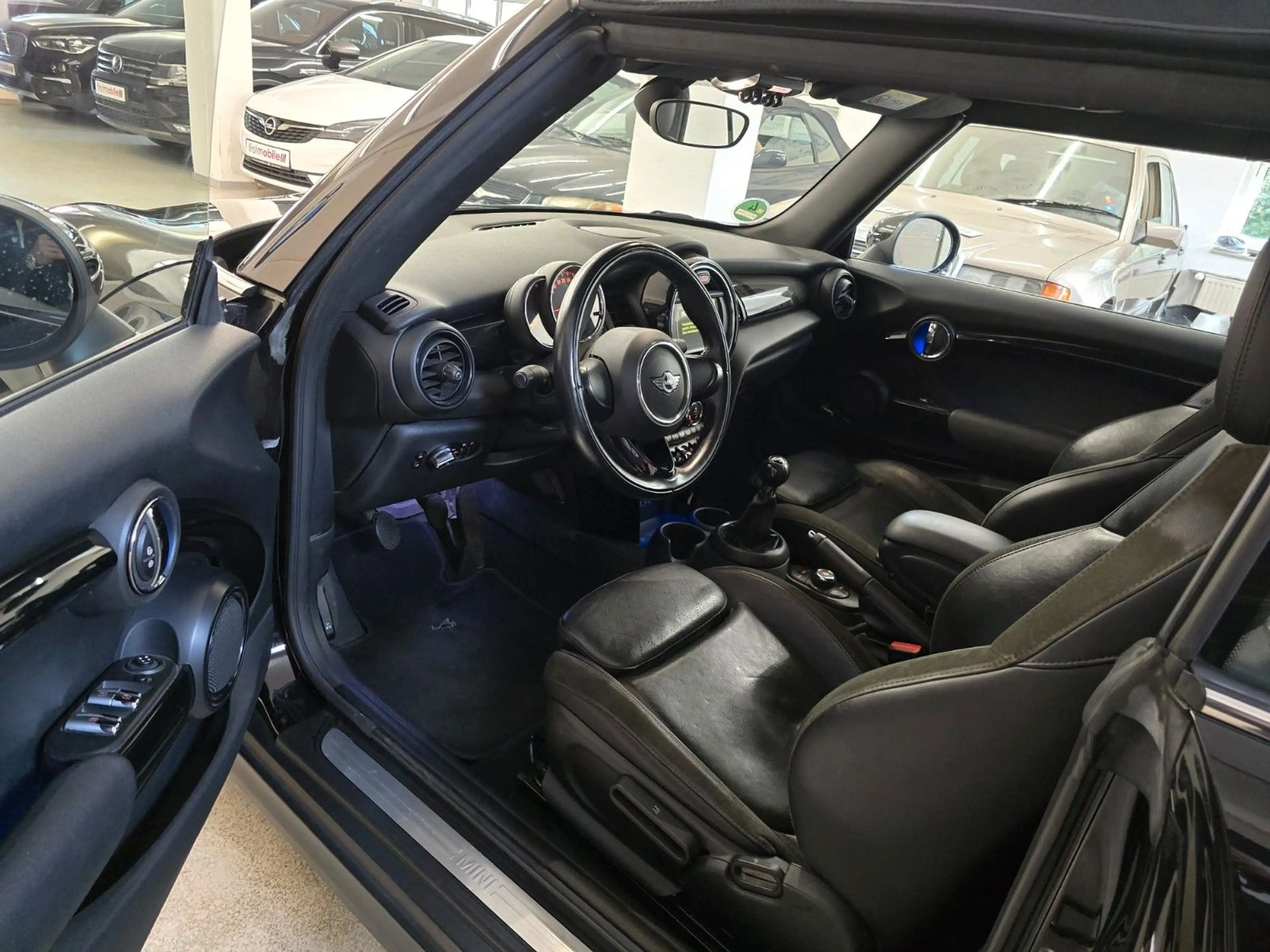 MINI One Cabrio *LEDER*PDC*R.KAMERA*LM*PEPPER*1.Hd — photo 8
