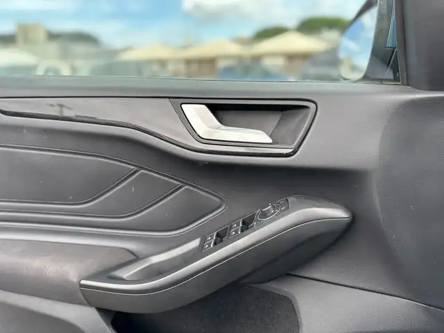 Ford Focus view 12