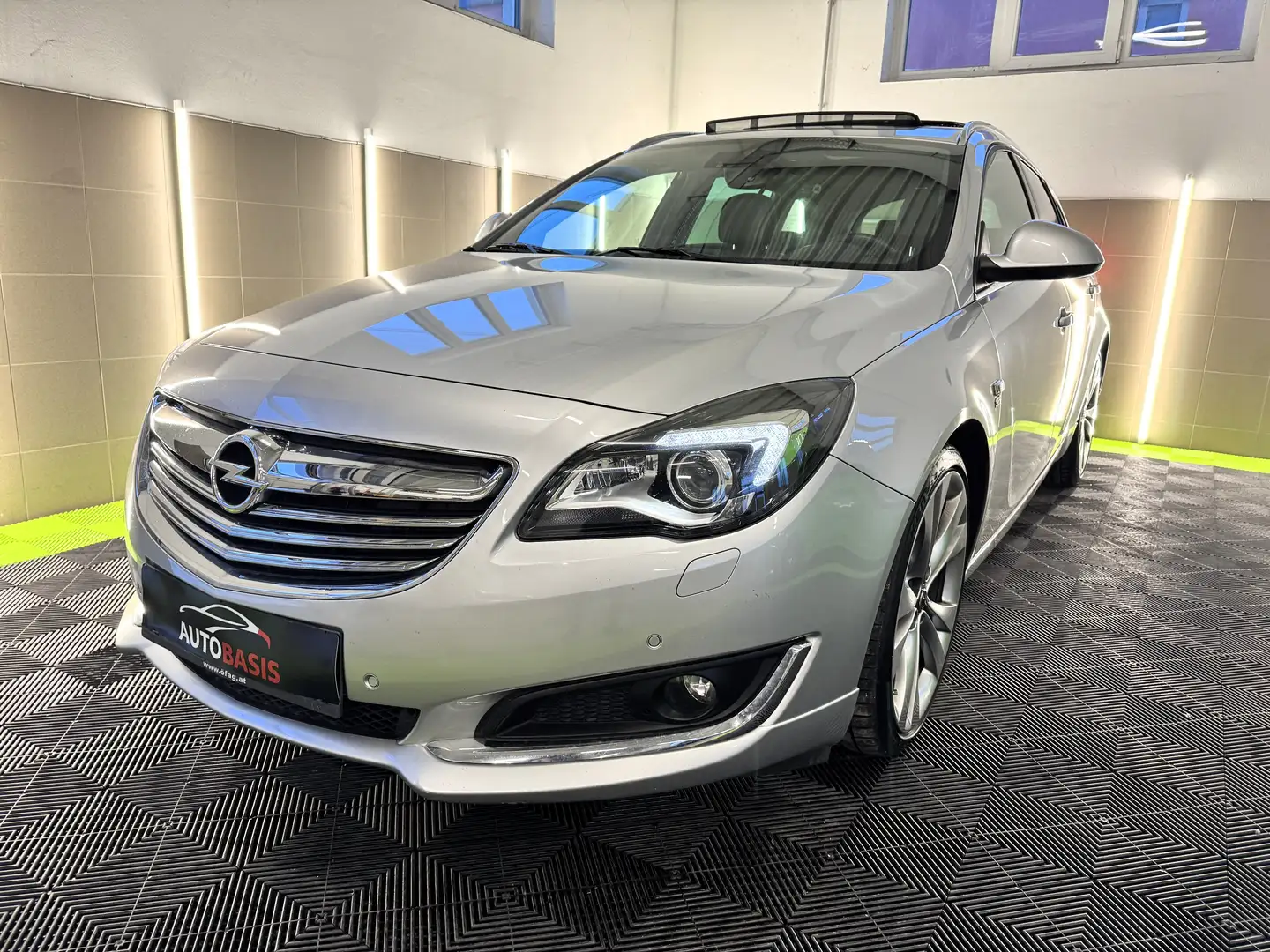 Opel Insignia ST 2.0 CDTI OPC-Line/Panorama/Leder/Bi-Xenon/SHZ Silber - 2