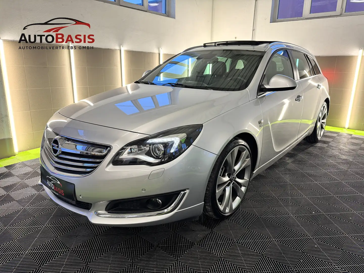 Opel Insignia ST 2.0 CDTI OPC-Line/Panorama/Leder/Bi-Xenon/SHZ Silber - 1