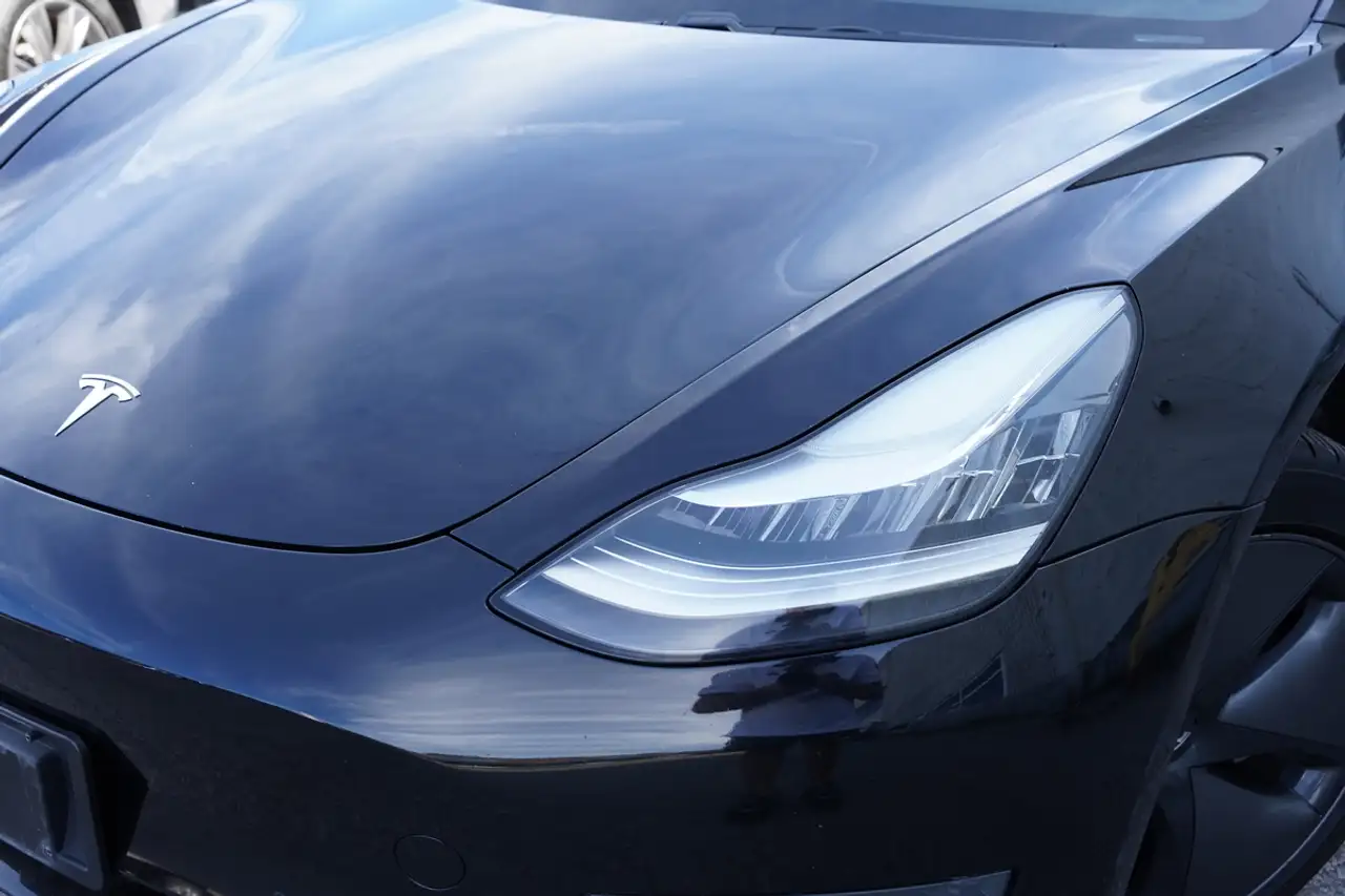 Tesla Model 3 photo Tesla Model 3
