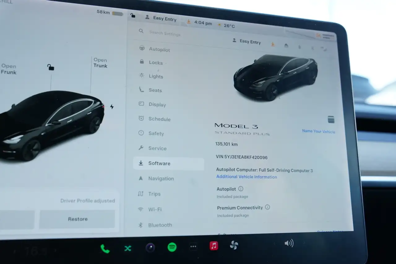 Tesla Model 3 photo Tesla Model 3