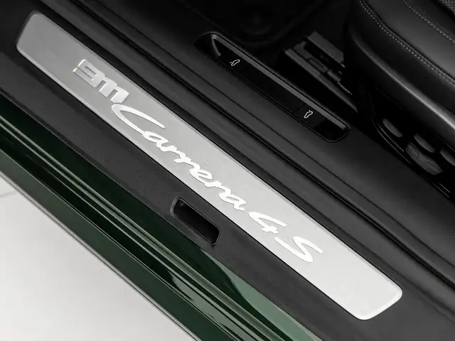 Porsche 911 view 10
