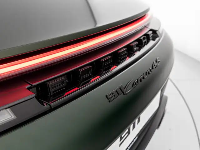 Porsche 911 view 11