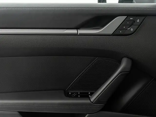 Porsche 911 view 9
