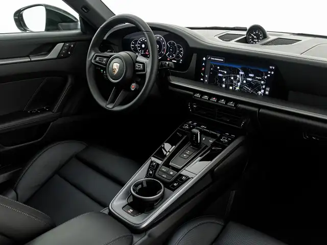 Porsche 911 view 5