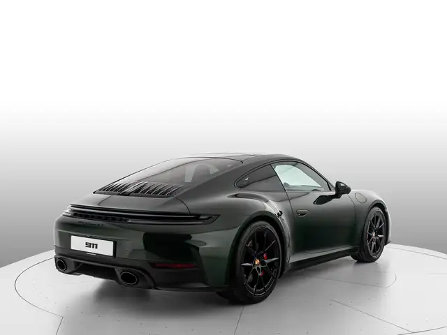 Porsche 911 view 3