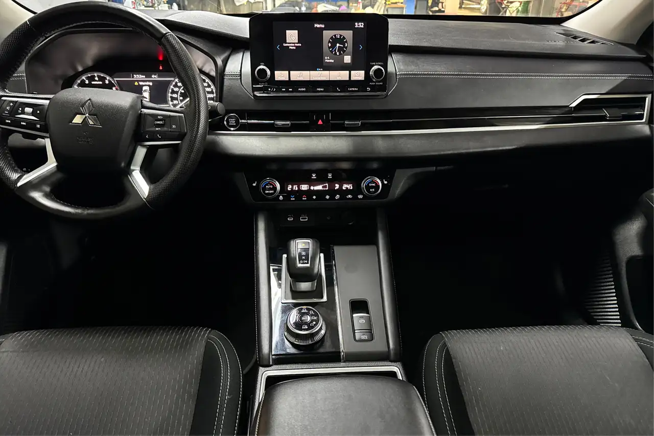 Mitsubishi Outlander снимка Mitsubishi Outlander
