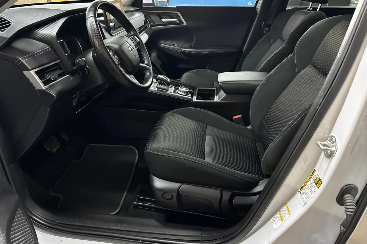 Mitsubishi Outlander снимка Mitsubishi Outlander