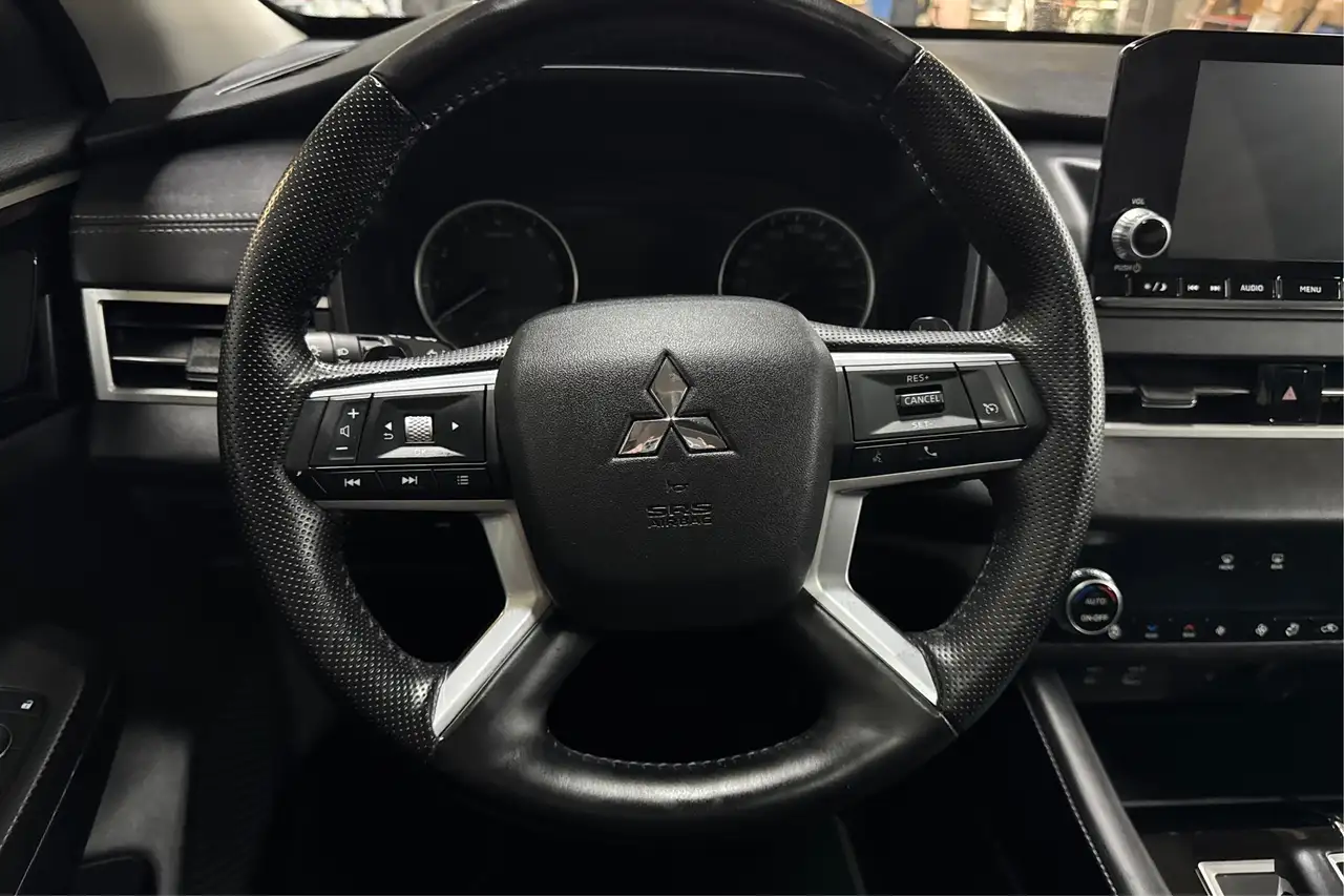 Mitsubishi Outlander снимка Mitsubishi Outlander