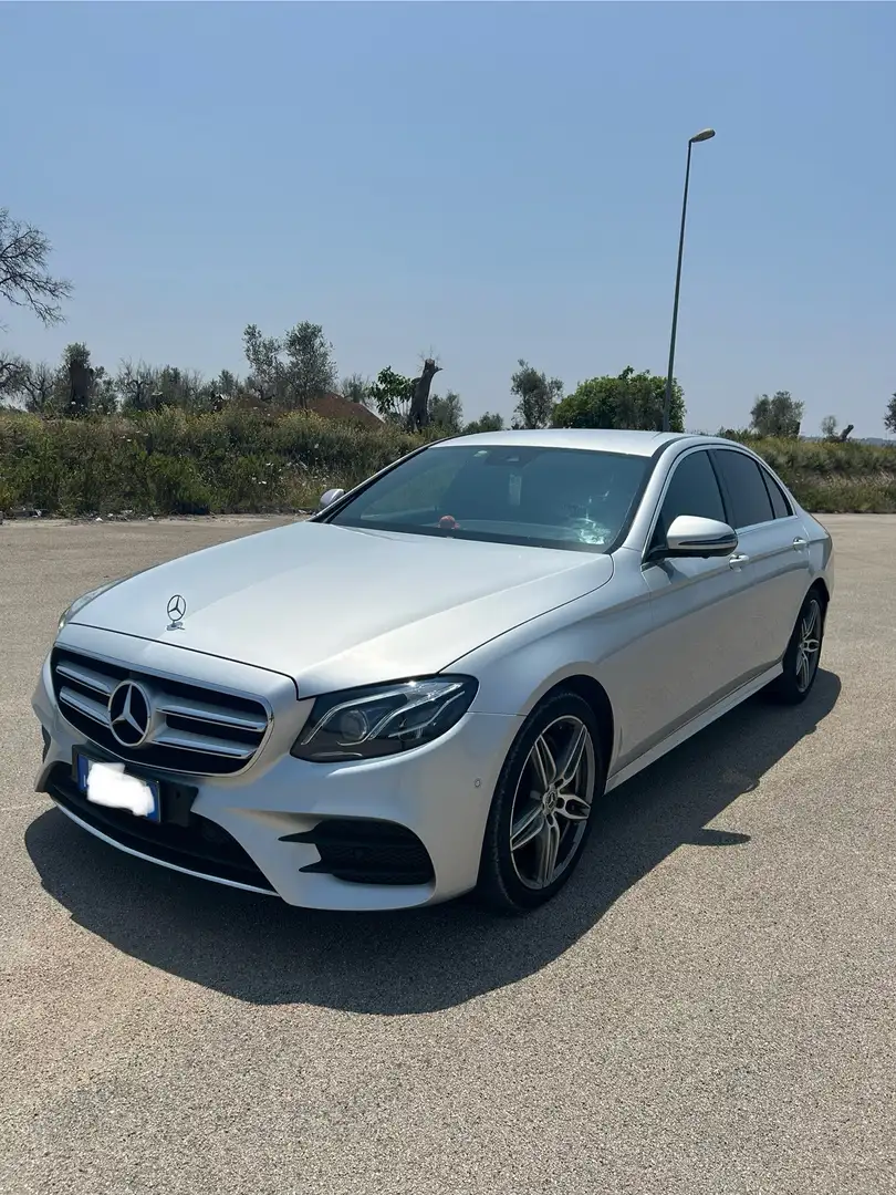 Mercedes-Benz E 220 d Premium 4matic auto - 1