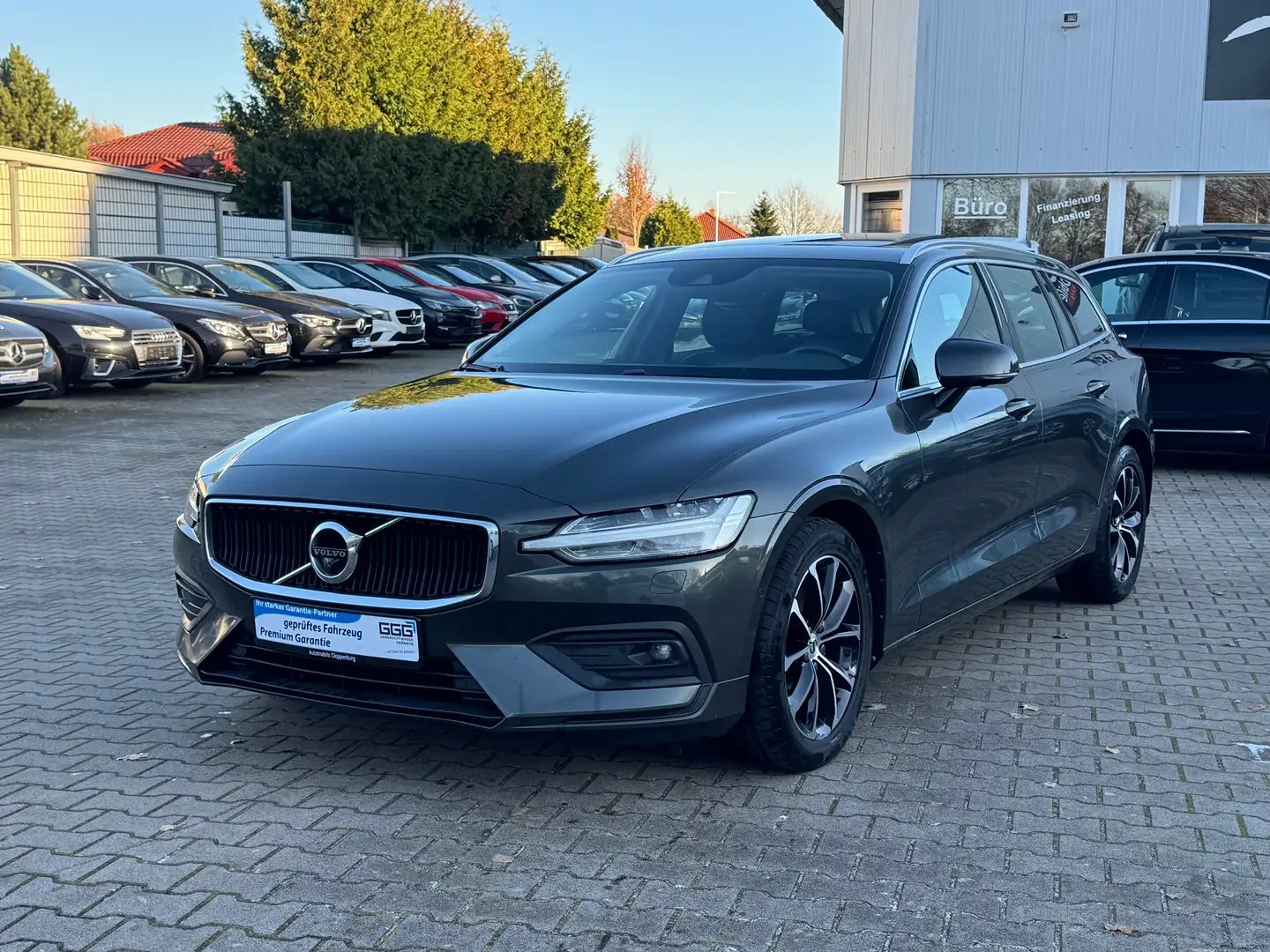 Volvo V60 D3 Geartronic "Momentum Pro" 360 Kamera Gris - 1