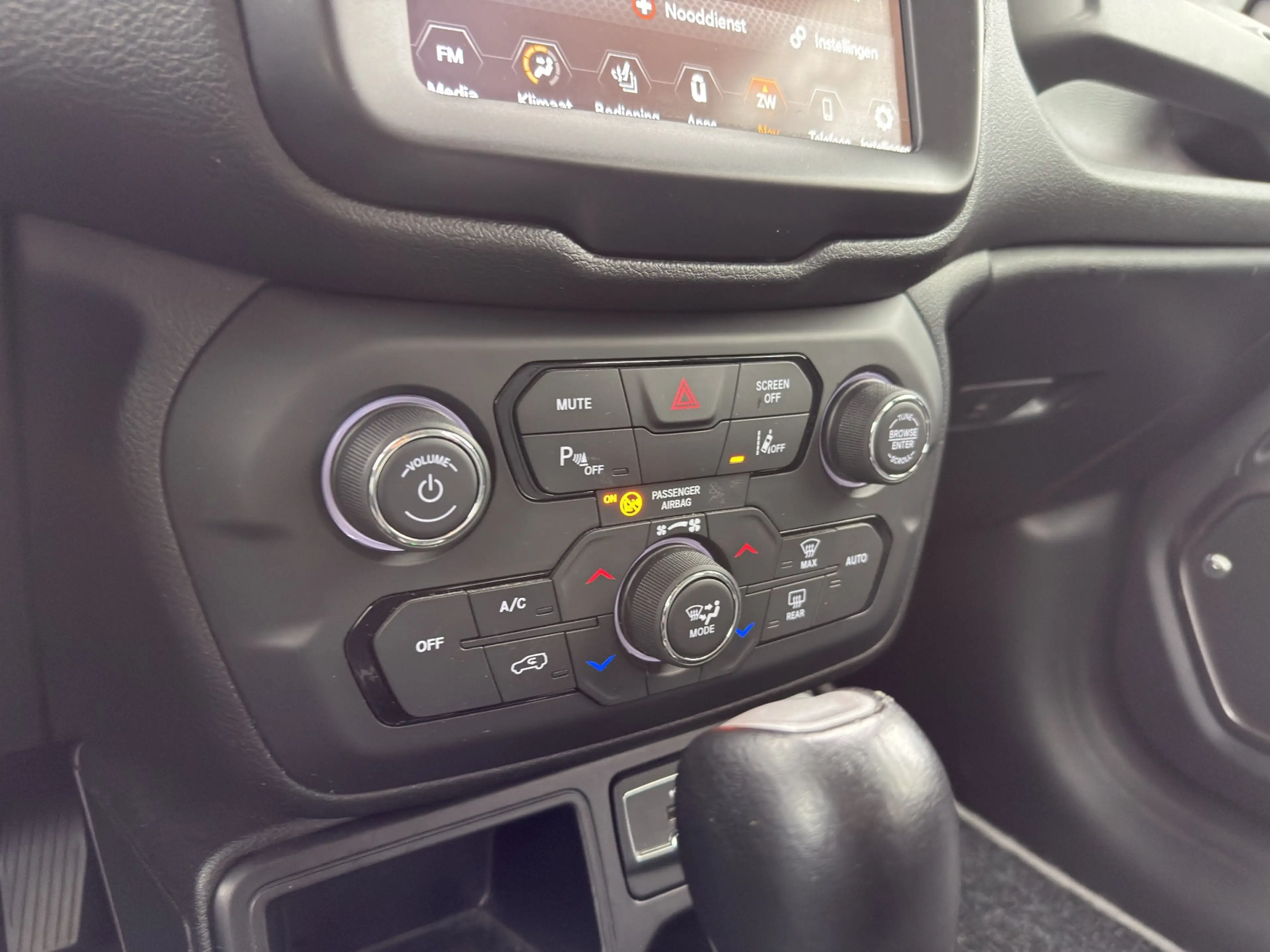 Jeep Renegade 1.3T Limited 12 maand garantie — photo 15