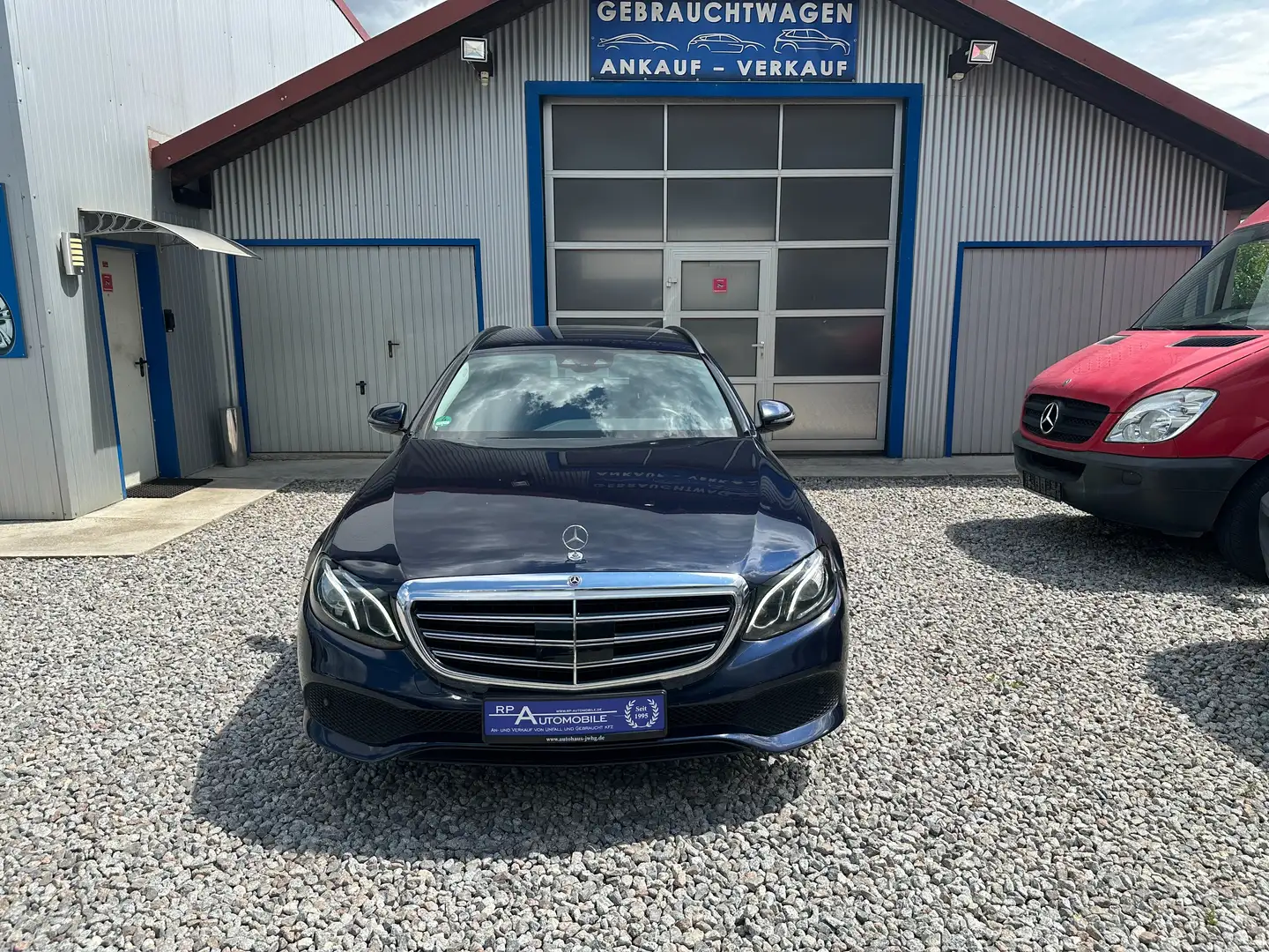 Mercedes-Benz E 220 E 220 d (213.204) NAVI LED AUT KAM PDC SITZHEIZUNG Blau - 2