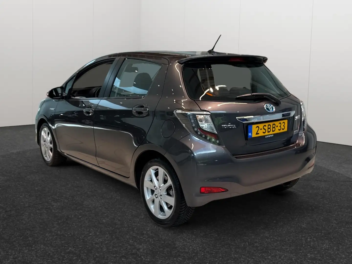 Toyota Yaris 1.5 Full Hybrid Dynamic | Bluetooth | Cruise Contr Gris - 2