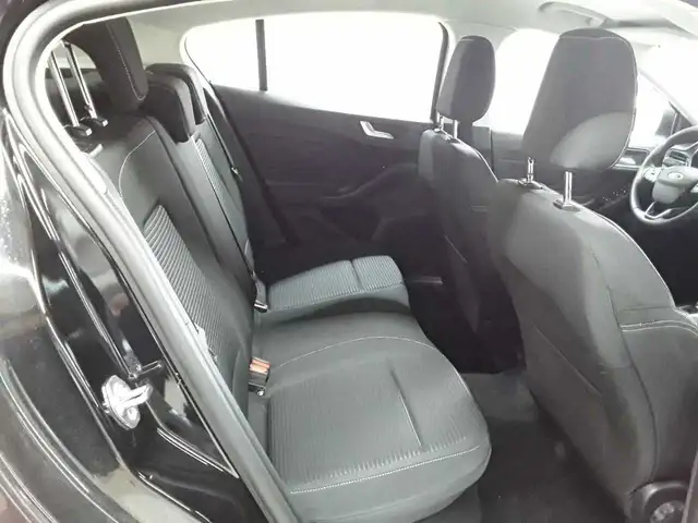 Ford Focus view 14