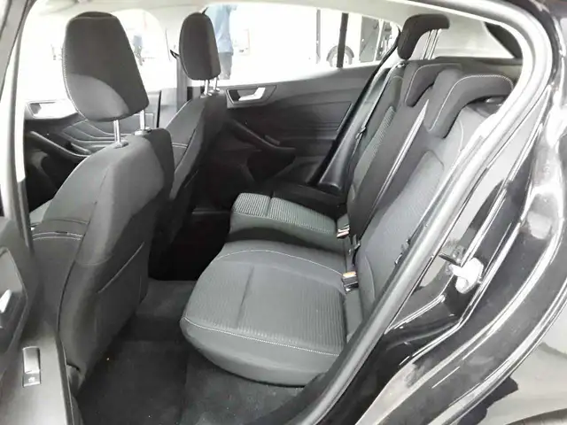 Ford Focus view 13